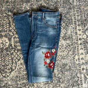 Express stretch high rise legging w/ floral embroidery. Size 8R